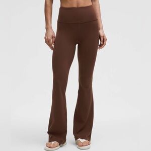 Lululemon Groove Nulu High-Rise Flared Pant *Regular
Lava Cake Size 8
